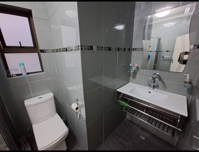 3 BEDROOM FREEHOLD FOR SALE IN LOMBARDY EAST